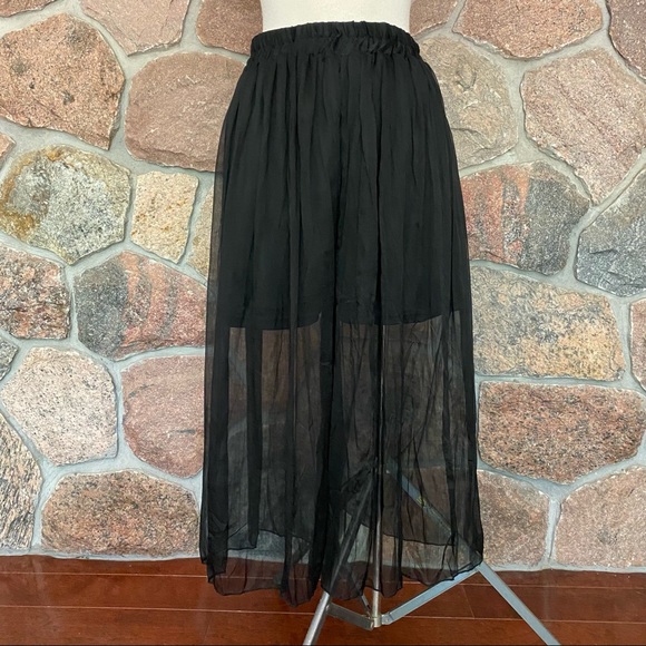 💍Sheer black culottes with 1/2 lining. - Picture 2 of 3